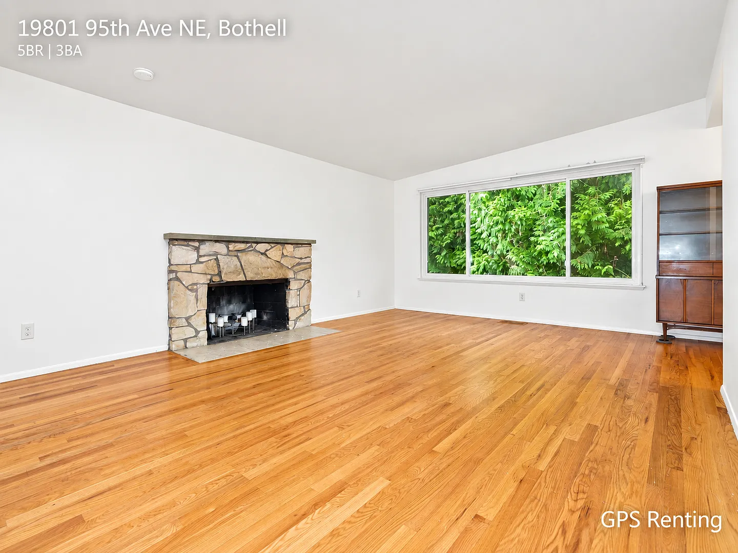 5-Bedroom, 3-Bathroom Home in Bothell — Photo 3