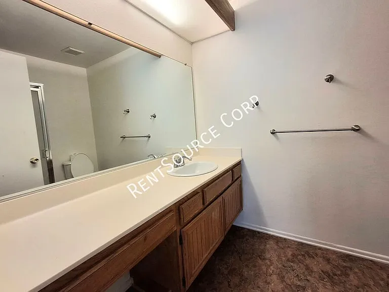 20345 Rue Crevier #507 — Photo 10