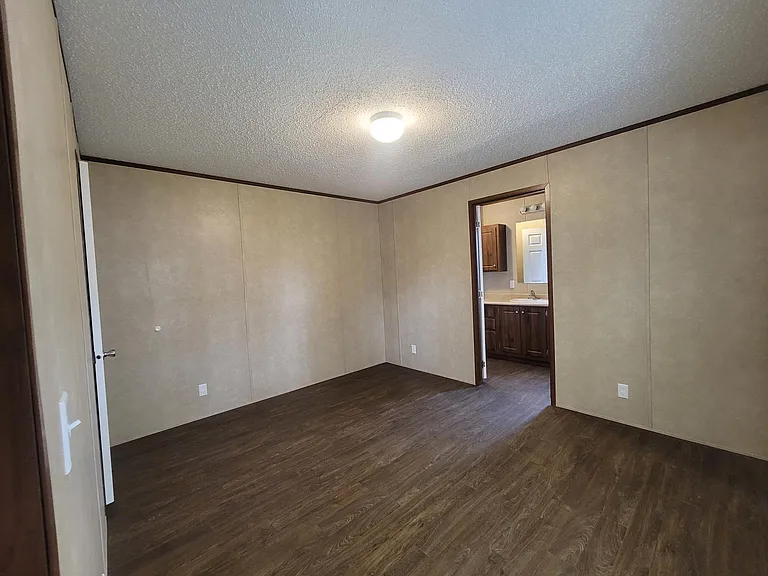 211 E 1st St #10 — Photo 23