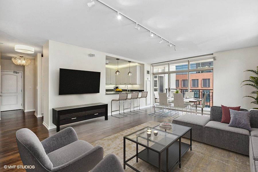 21 W Chestnut St Chicago, IL | Zillow - Apartments for Rent in Chicago