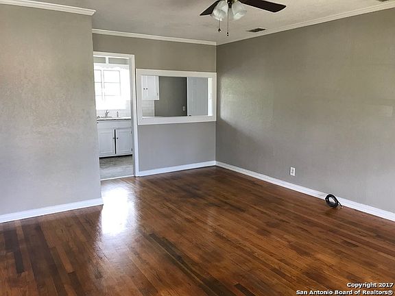 4th image of 310 Nassau Dr