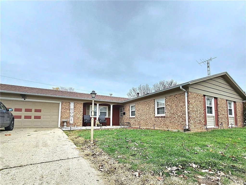 305 Villa Dr photo 1