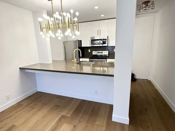 141 S Clark Dr, Los Angeles, CA