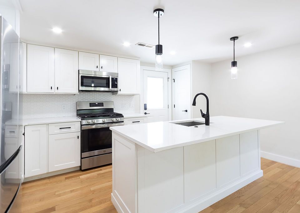 1st image of 40 Genetti Cir #40