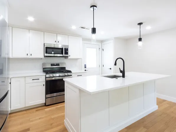 40 Genetti Cir #40, Bedford, MA 01730