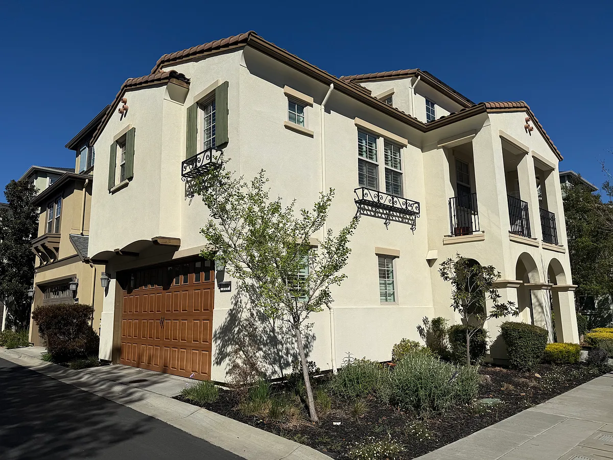 Building Photo - 100 Avellino Way