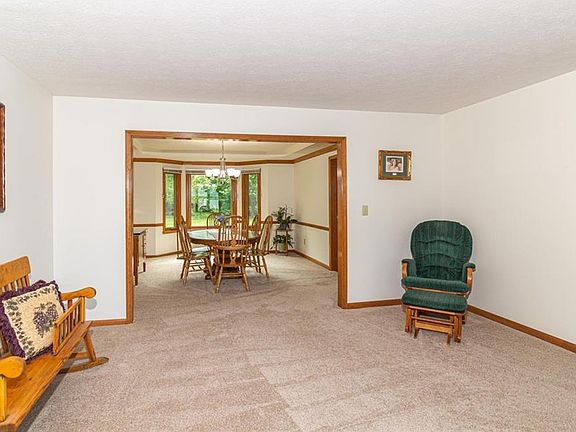 5th image of 1056 N Cambridge Ct