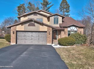 1105 Oakmont Rd, Clarks Summit, PA 18411