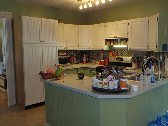 5th image of 1067 W Allegan St