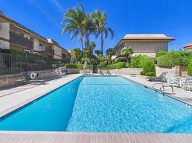 La Cresta Apartments