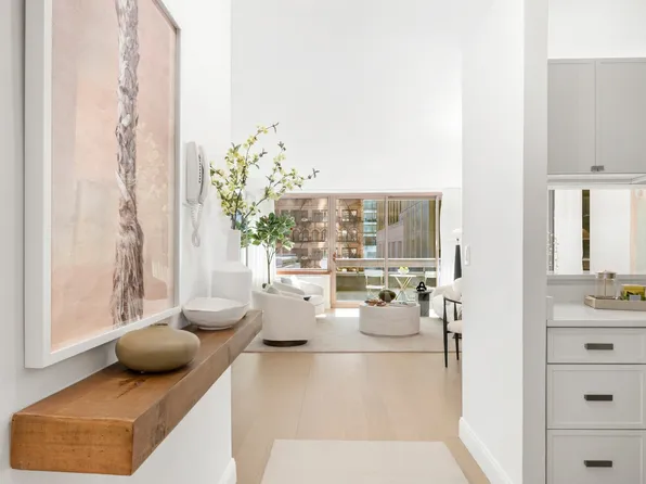 235 East 40th Street image 5 of 21