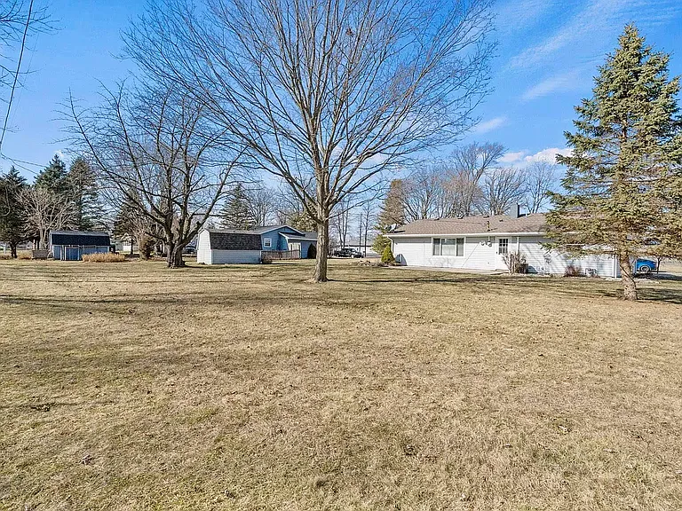 603 E Warfield St — Photo 24