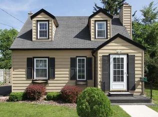 222 Lincoln Ave, Mukwonago, WI 53149