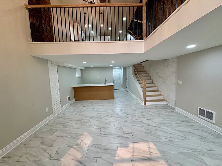 1426 W 81st St — Photo 10