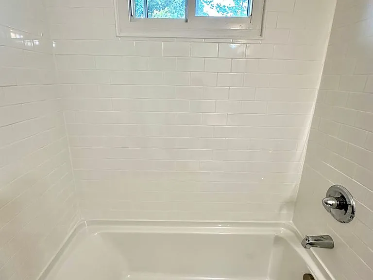 1906 Batts Ln — Photo 16