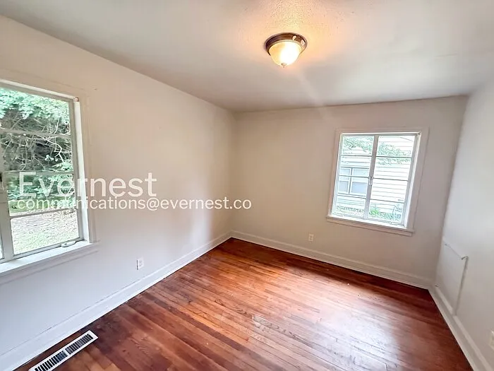 848 Vanderbilt St — Photo 12