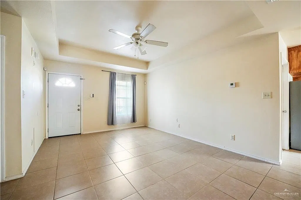 3 bed, 2.0 bath, 1318 sqft, $1,400 — Photo 3