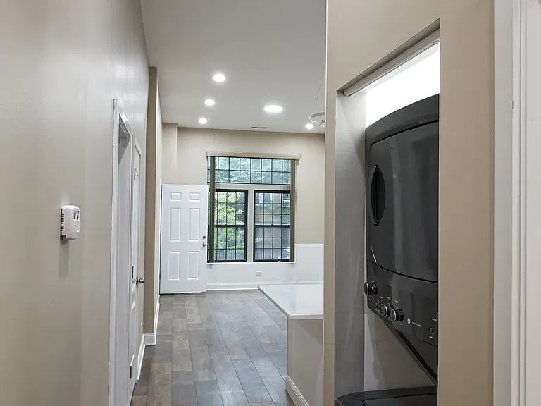 2718 W Monroe St #1 — Photo 4