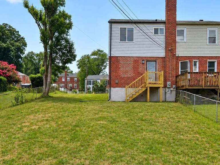 2218 Farrington Ave — Photo 28