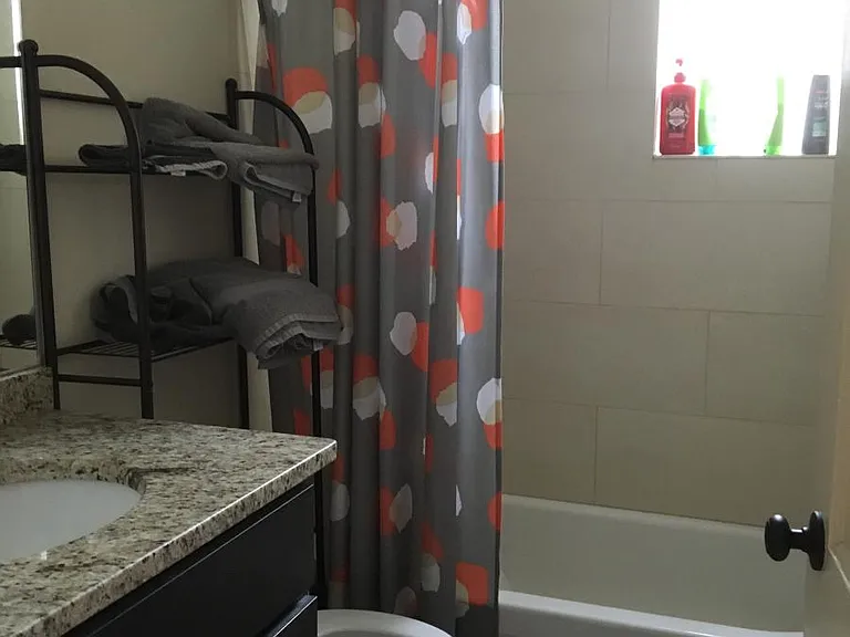 2058 W Roscoe St #1R — Photo 10