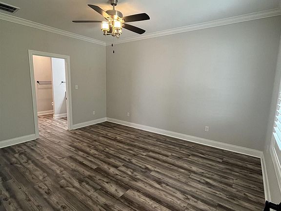 5th image of 403 Villa Ridge Dr
