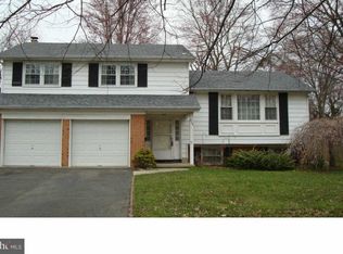 215 Lamp Post Ln, Cherry Hill, NJ 08003