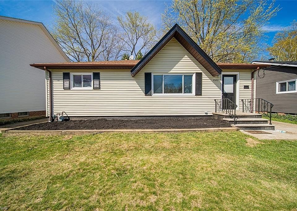 1st image of 29261 Beechwood Dr
