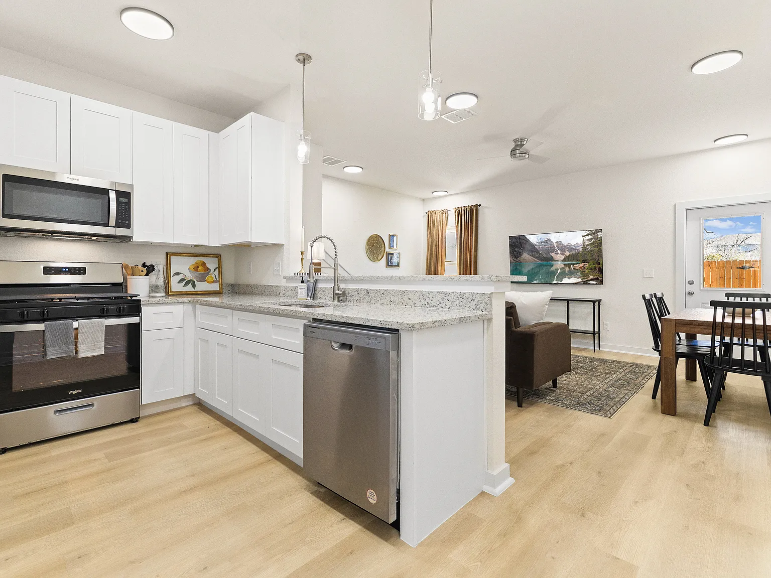 3 bed, 2.5 bath, 1244 sqft, $1,500 — Photo 4
