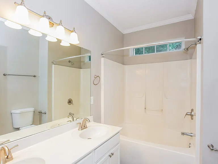 711 Continental Dr — Photo 16