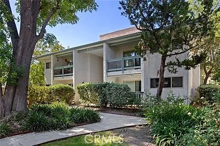 2 bed, 1006 sqft, $3,600 — Photo 1