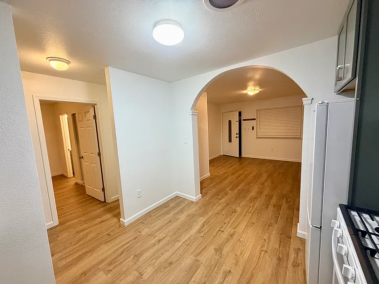 733 S Oak St #B — Photo 7