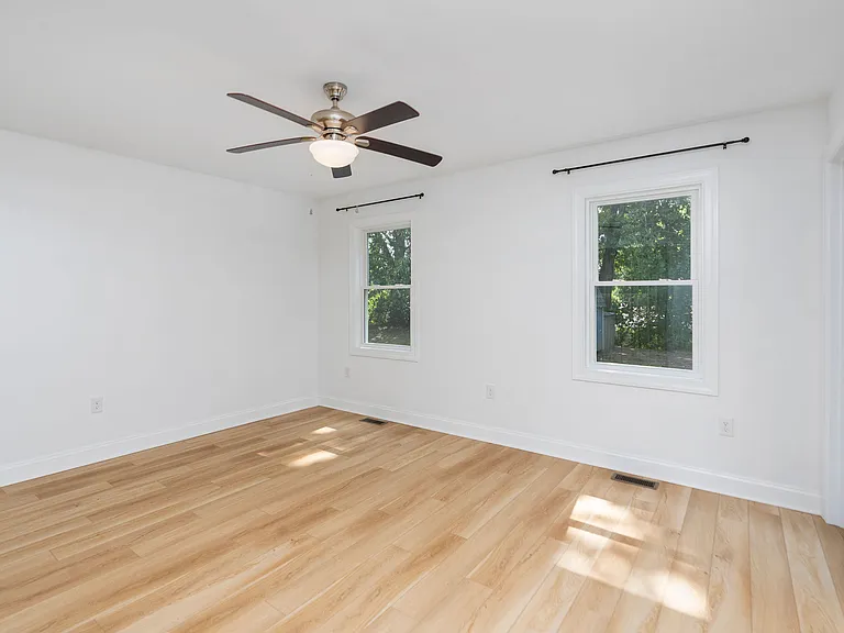 562 N Bayard Ave — Photo 17