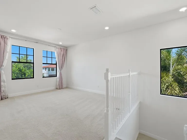 11760 Bayview Cir — Photo 36