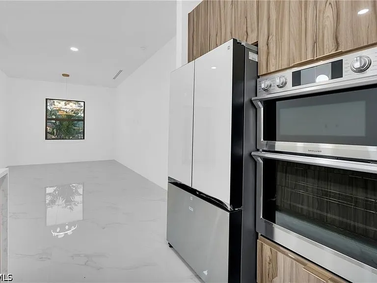 1601 Clark Ave — Photo 15