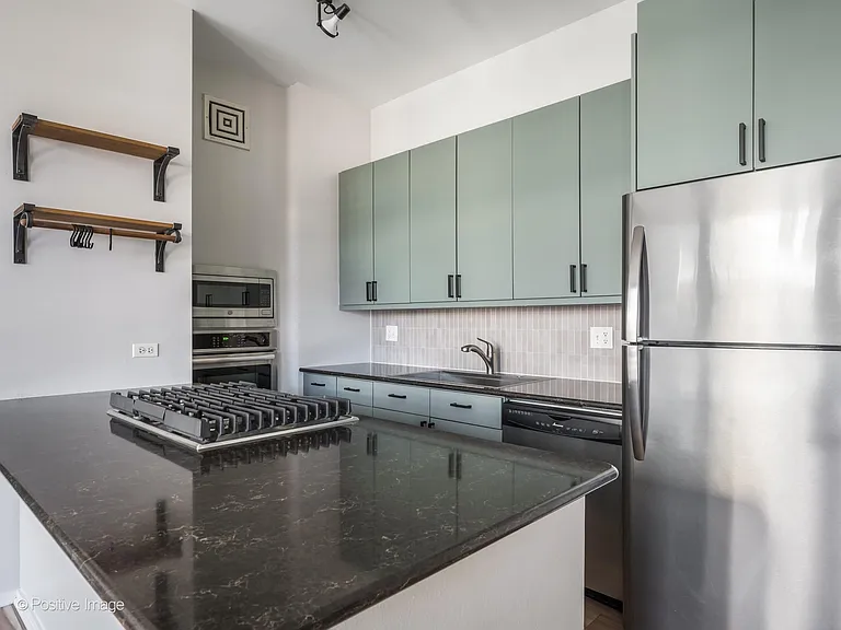 130 S Canal St #820 — Photo 10
