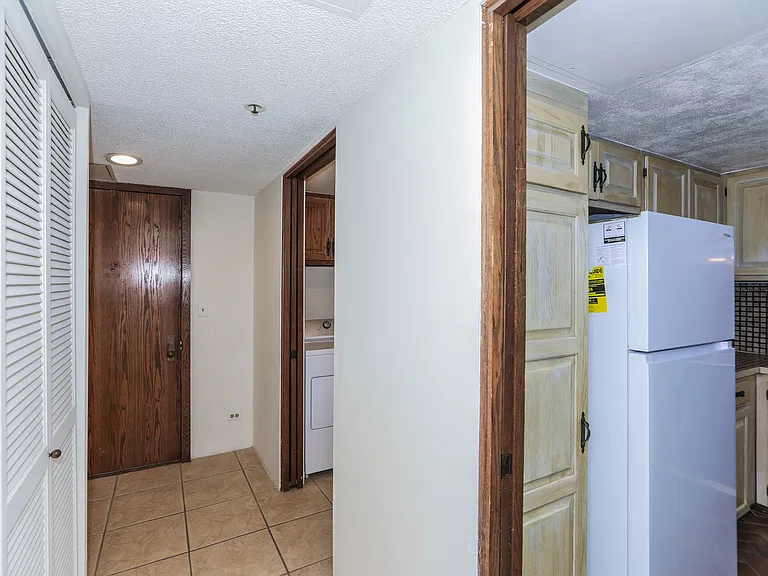 555 Hahaione St #B100 — Photo 13