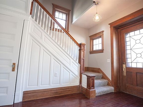 3rd image of 120 Lawn Pl