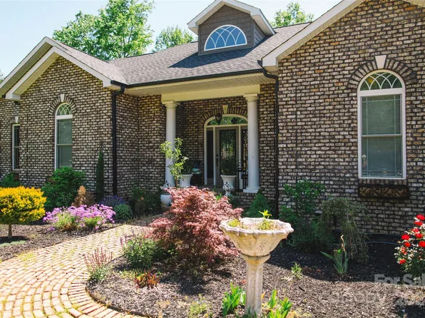 4642 King Crowder Dr, Gastonia, NC 28052