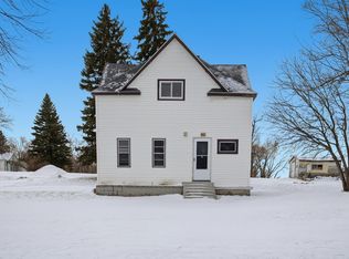 842 Center St, Enderlin, ND 58027
