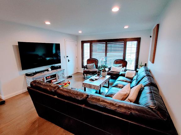 3rd image of 1453 Plymouth Pl APT 2E