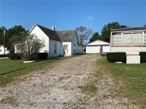 301 N Walnut St, Newton, IL 62448