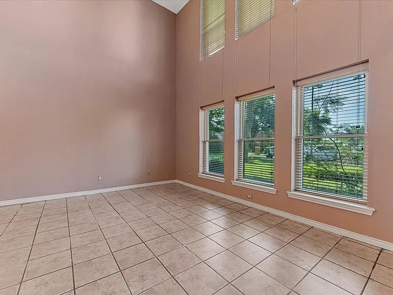 6752 Macintosh Dr — Photo 11