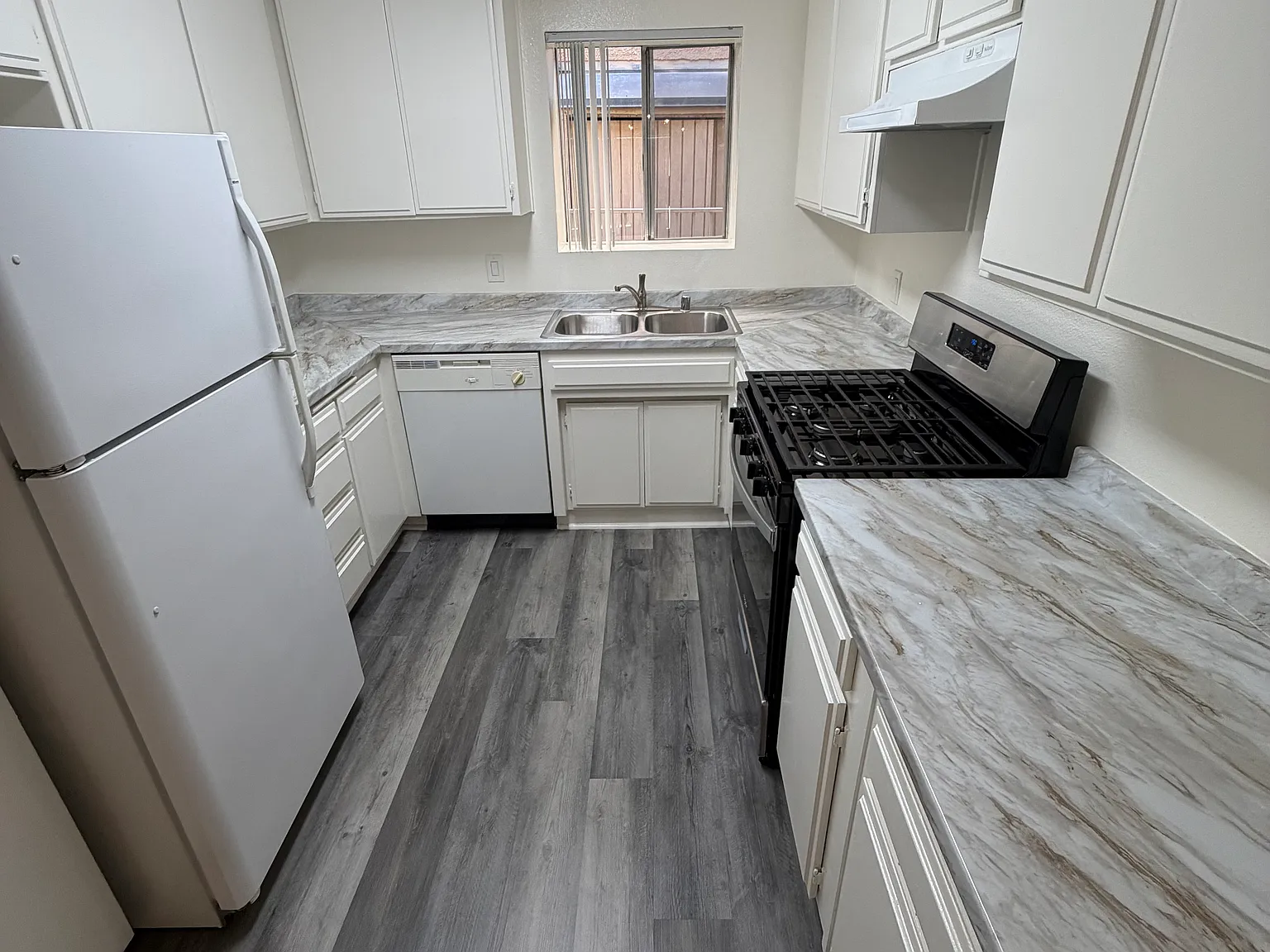 1 bed, 700 sqft, $2,400 — Photo 3