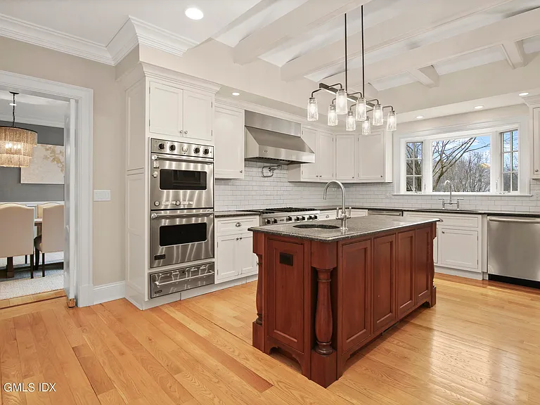25 Beechcroft Rd — Photo 3
