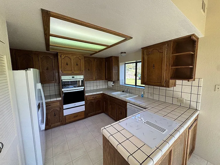 1571 Vista Grande Ln — Photo 6