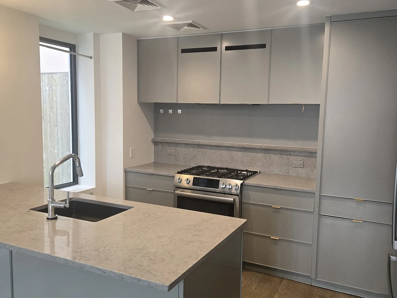 186 21st Street — Photo 1