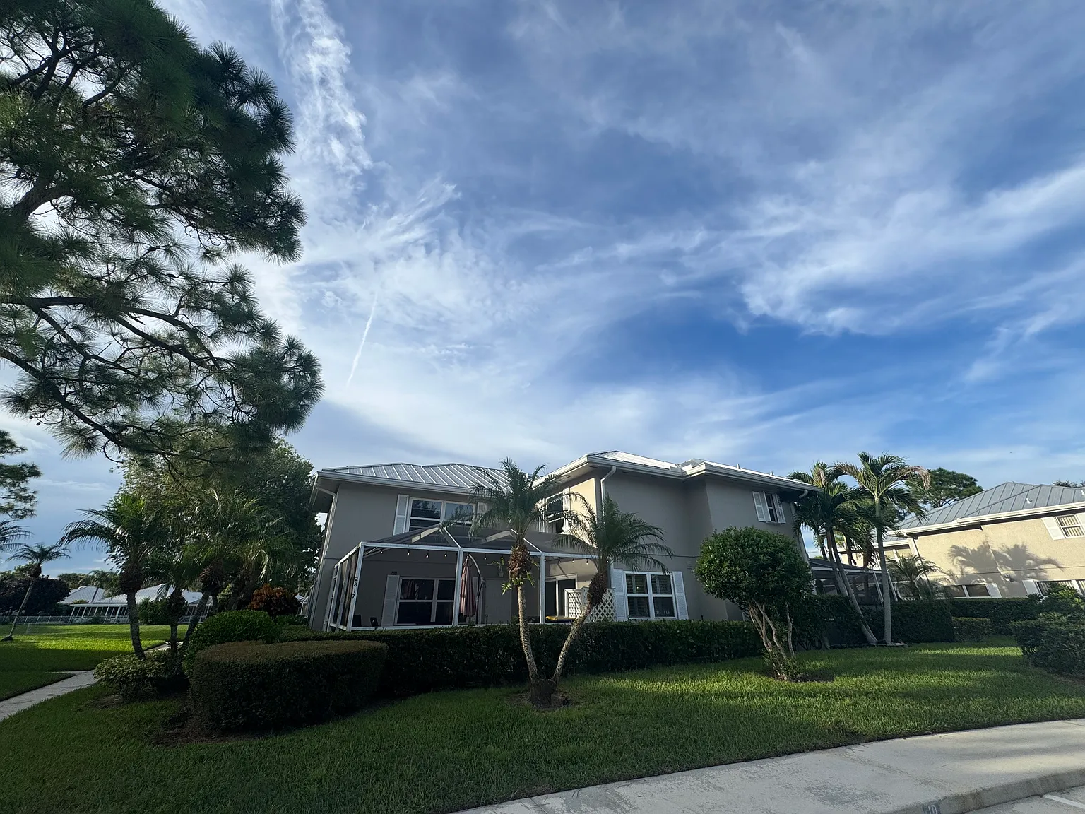 2 bed, 2.5 bath, 1374 sqft, $2,300 — Photo 2