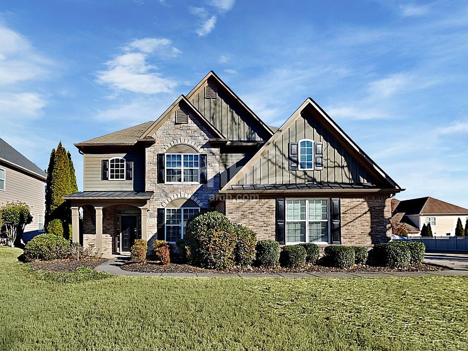 1st image of 132 Northbrooke Trce