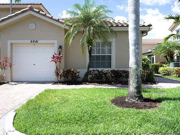 4th image of 6441 Park Lake Circle #6441