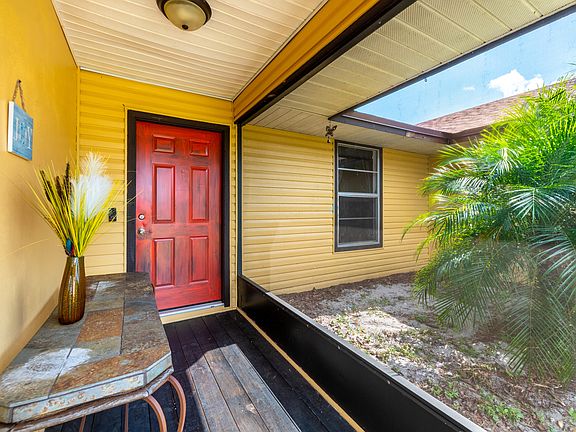 3rd image of 808 SE Celtic Avenue